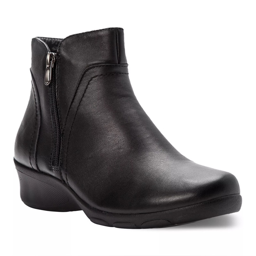Propet Waverly Women's Leather Ankle Boots double sided zipper
Size 8 us